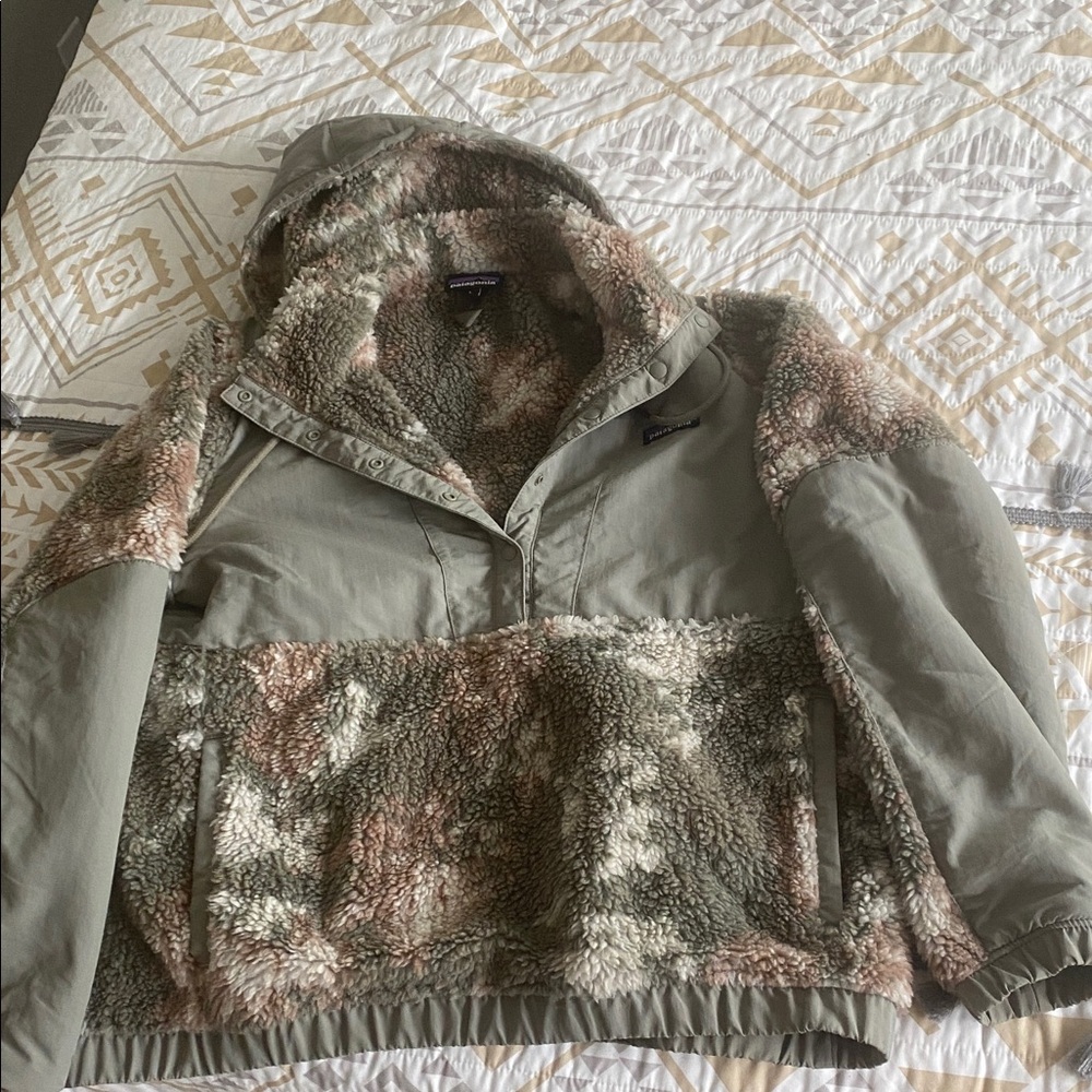 Patagonia Shelled Retro X Pullover in Garden Green Snow Pine - Picture 4 of 5